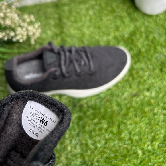 allbirds Women Wool Runners , True Black (Cream Sole) Size 6 NEW
$98 - Picture 14 of 16